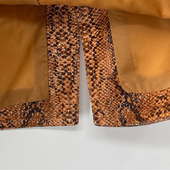 NWT URBAN OUTFITTERS Bobbi Snake Print Notched Mini
Skirt Size Medium - Picture 10 of 16